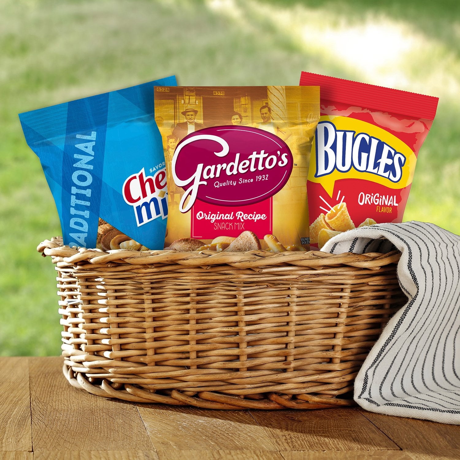 Bugles、Chex Mix &amp; Gardetto バラエティパック スナック、40 個入り。