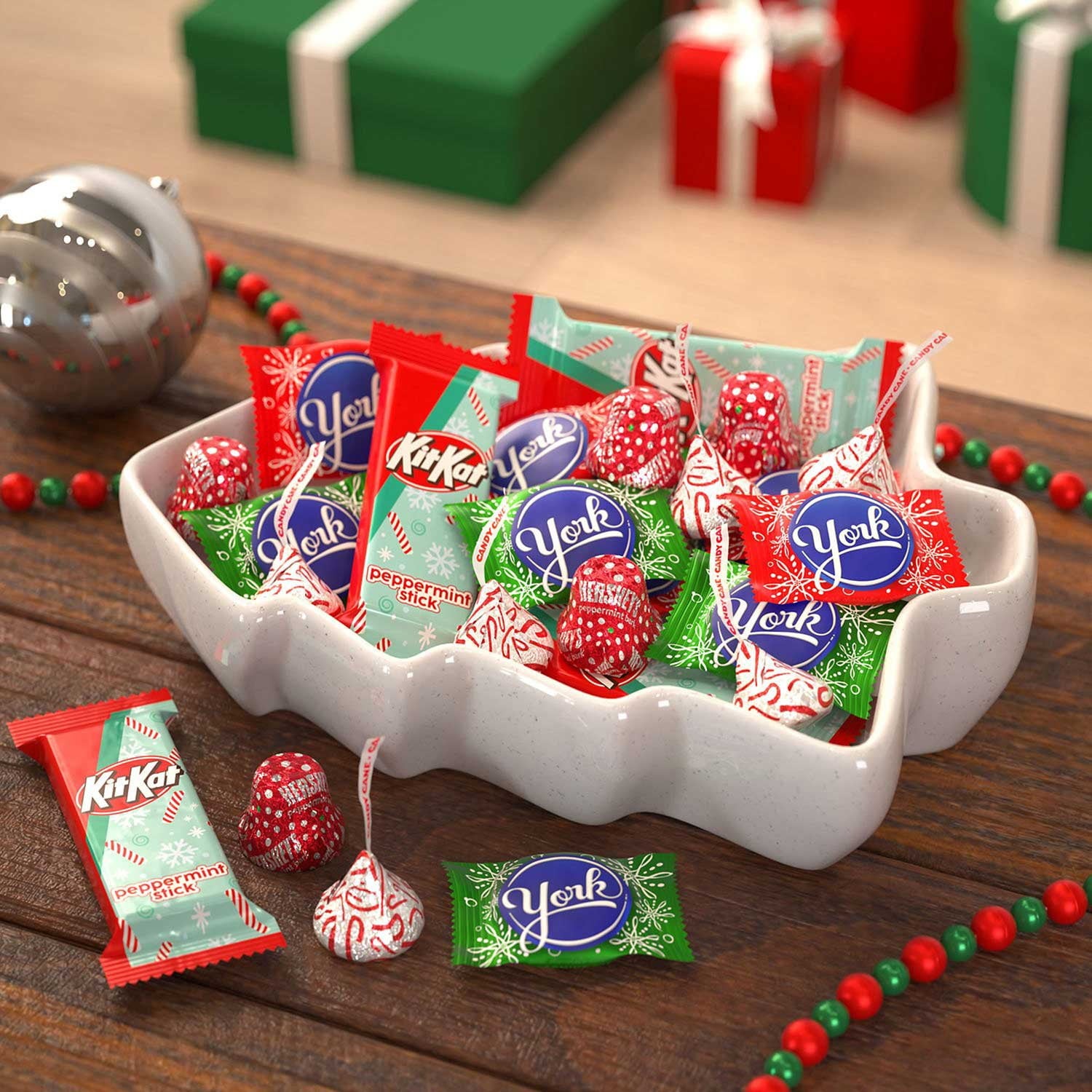 HERSHEY'S クリスマス アソート ミント フレーバー キャンディ、83.82 オンス。