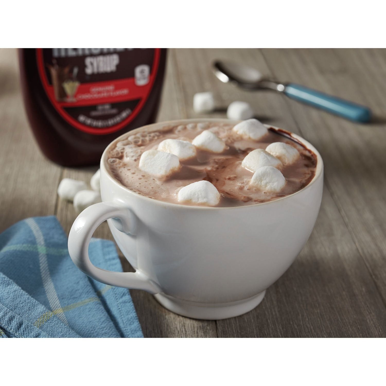 HERSHEY'S チョコレートシロップ、48 オンス、2 個入り。