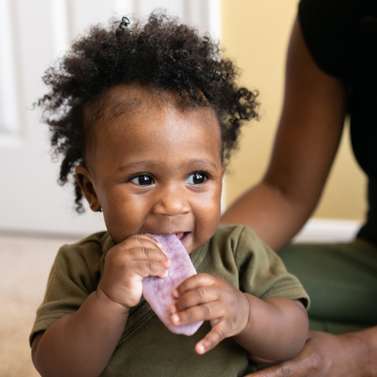 HappyBABY Organics 歯が生える時期用ウエハース、バラエティパック、36 枚入り。