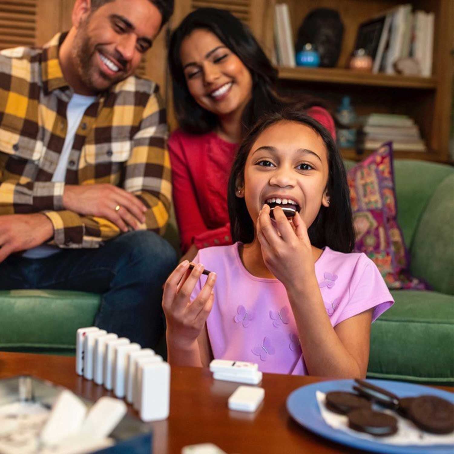 OREO チョコレートサンドイッチクッキー、5.23 オンス、12 個入り。