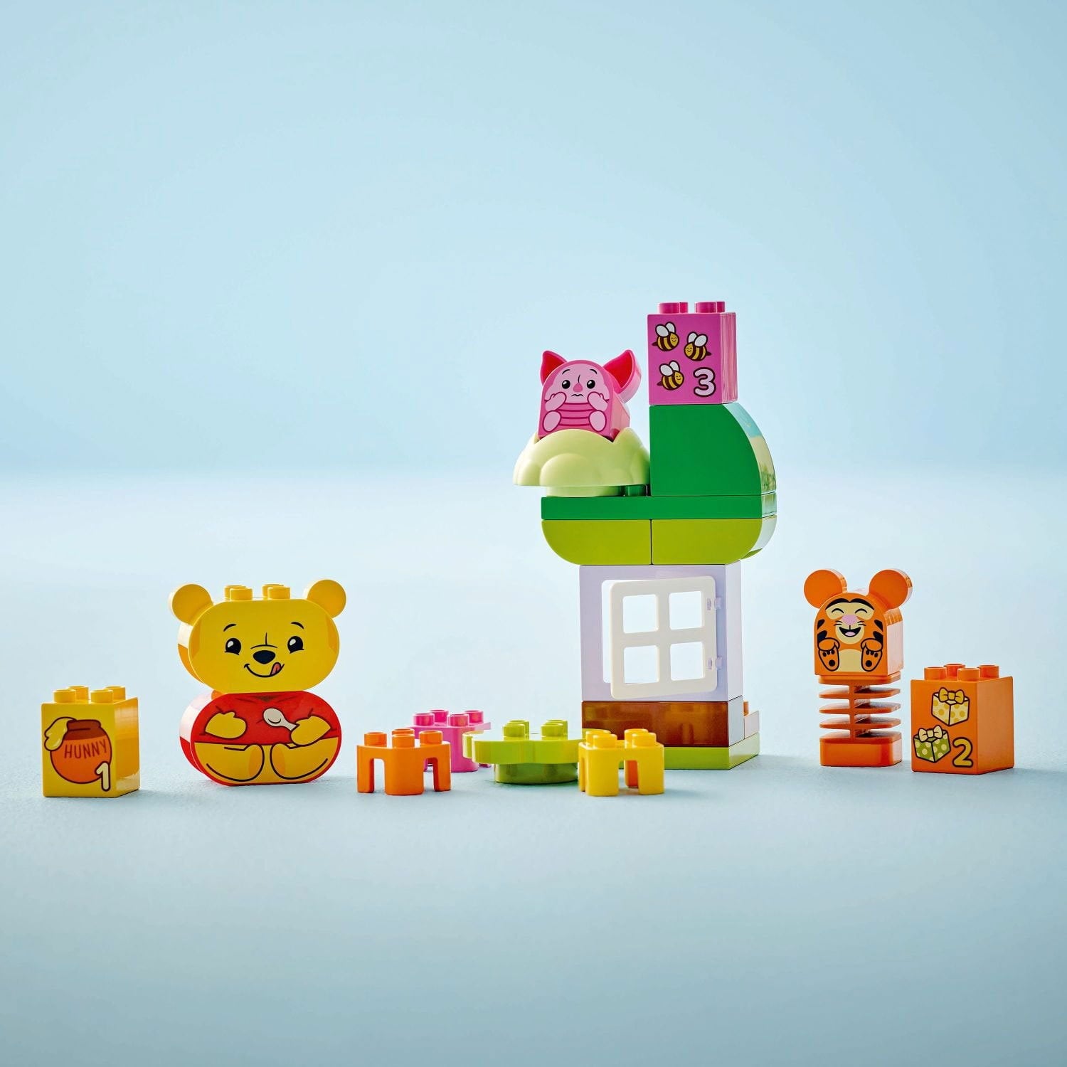 LEGO DUPLO ディズニー くまのプーさんの誕生日パーティーおもちゃ、22 個。