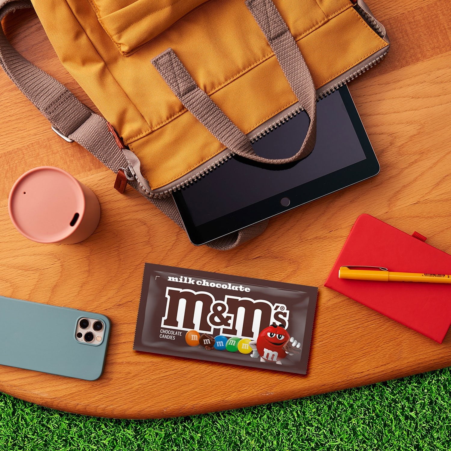 M&amp;M'S ミルクチョコレートキャンディ、フルサイズ、1.69 オンス、48 個入り。