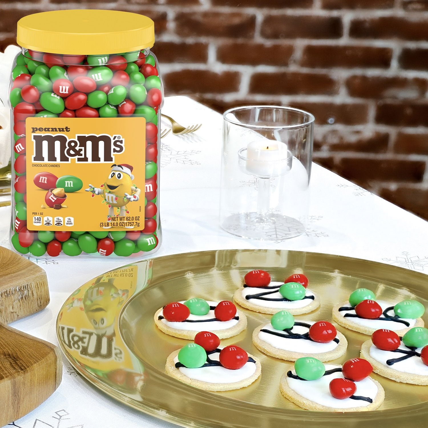 M&amp;M'S クリスマス ピーナッツ ミルク チョコレート キャンディ、62 オンス。