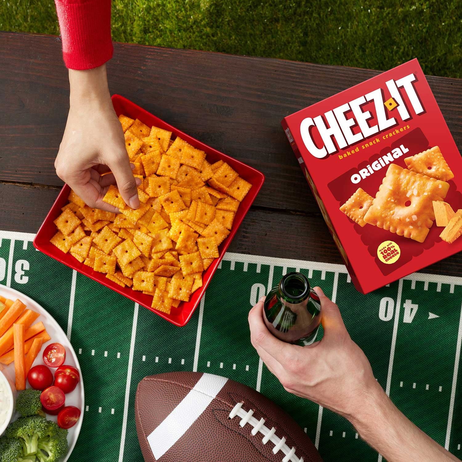 Cheez-It オリジナル ベイクド スナック クラッカー、24 オンス、2 個パック。