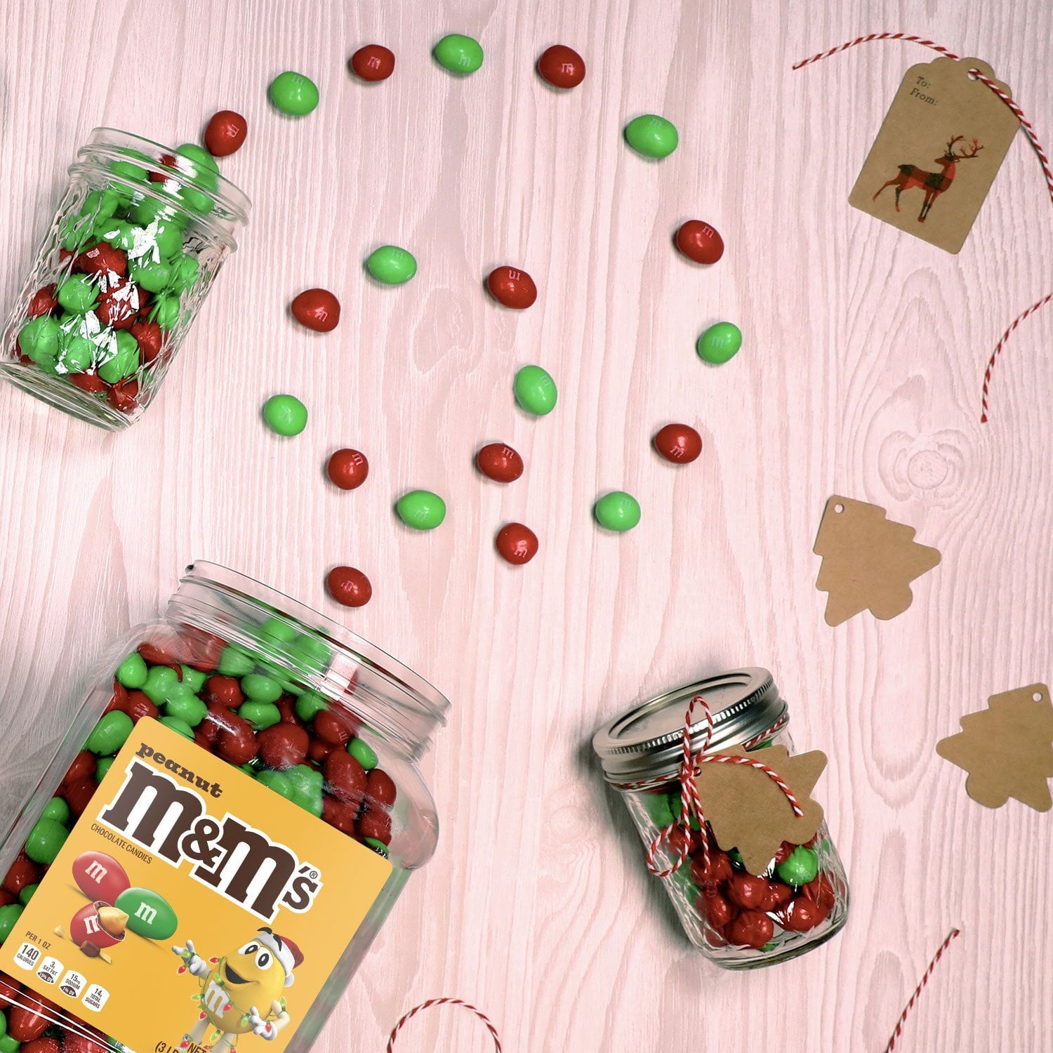 M&amp;M'S クリスマス ピーナッツ ミルク チョコレート キャンディ、62 オンス。