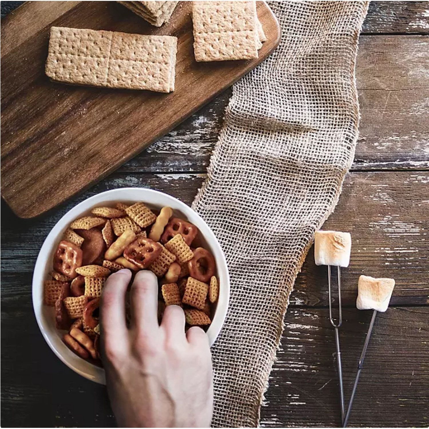 Chex Mix トラディショナル セイボリー スナック ミックス、40 オンス。