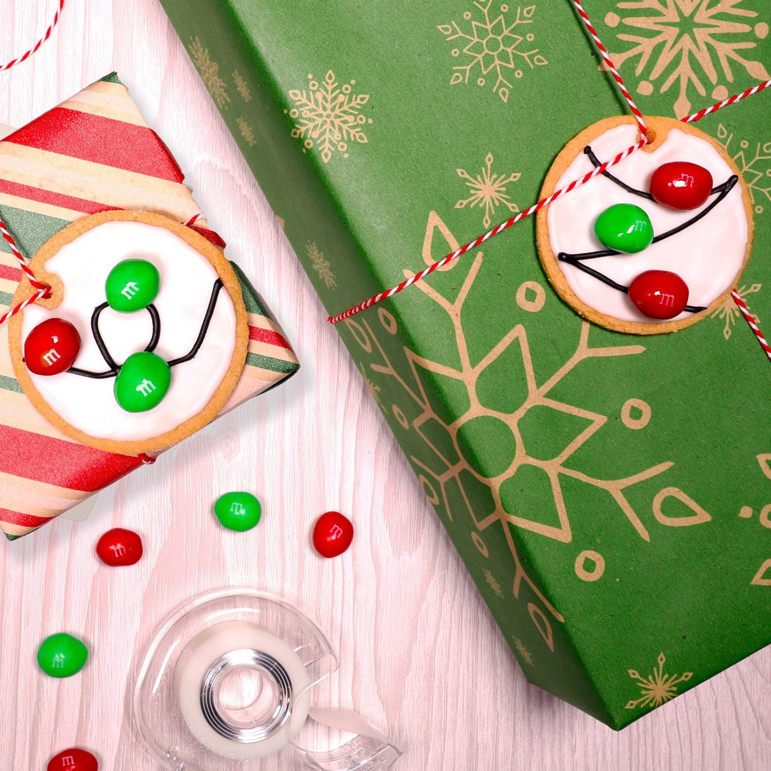 M&amp;M'S クリスマス ピーナッツ ミルク チョコレート キャンディ、62 オンス。