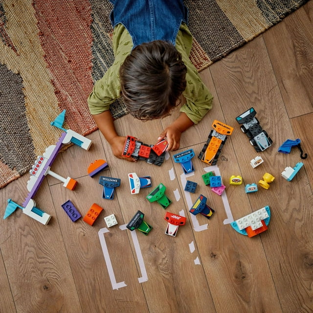 LEGO DUPLO タウン F1 チーム レースカー &amp; ドライバー 組み立ておもちゃ、70 個。
